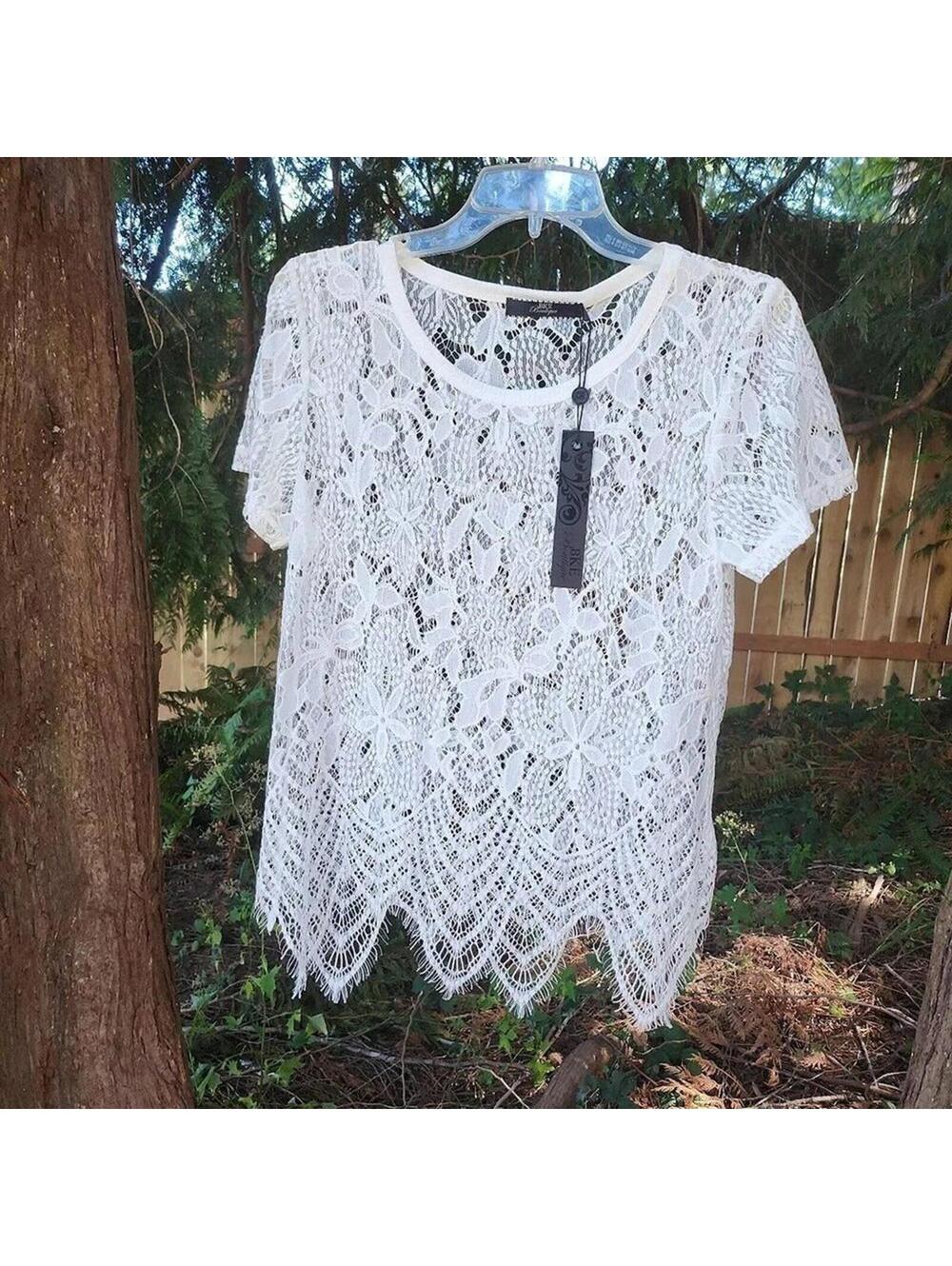 BKE Boutique White Lace Blouse Small NWT Sheer Boho Top Buckle